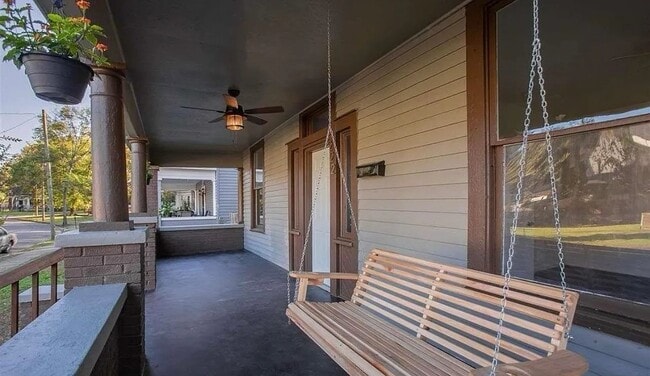 Photo - 222 49th St N