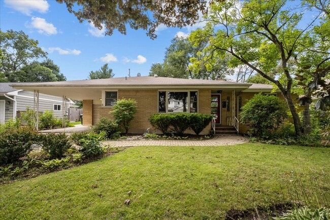 Photo - 662 Garfield Ave