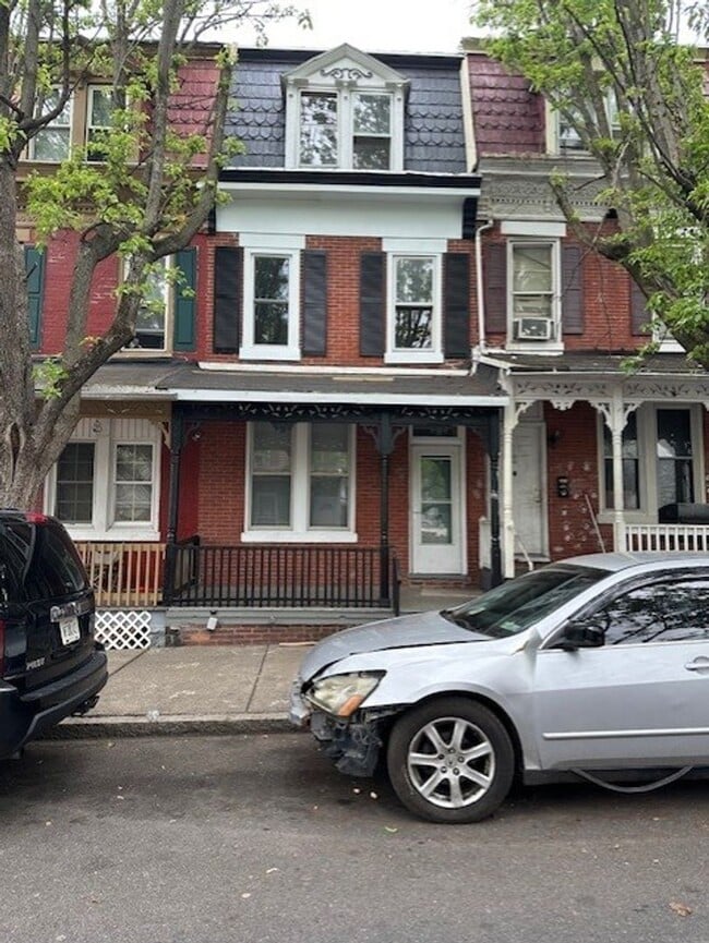 Building Photo - 137 Hoerner St