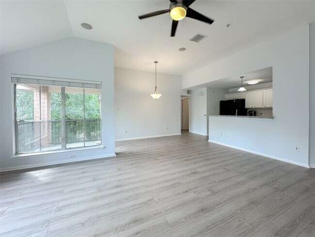 Photo - 8051 Bay Branch Dr Unidad 131