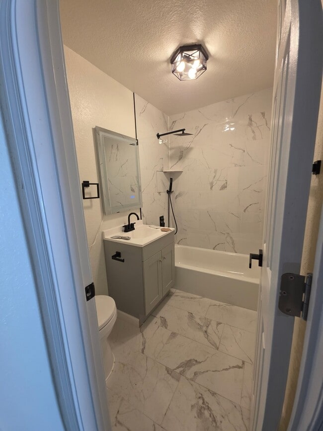 Photo - 1521 Cary Ave Unidad B