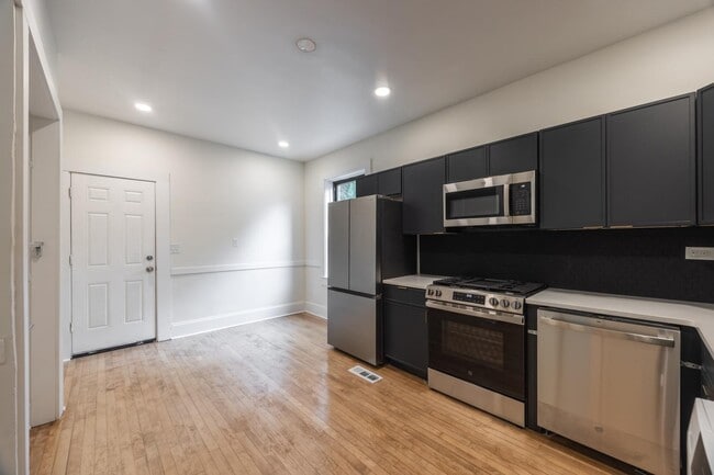 Photo - 2301 N Leavitt St Unit 1