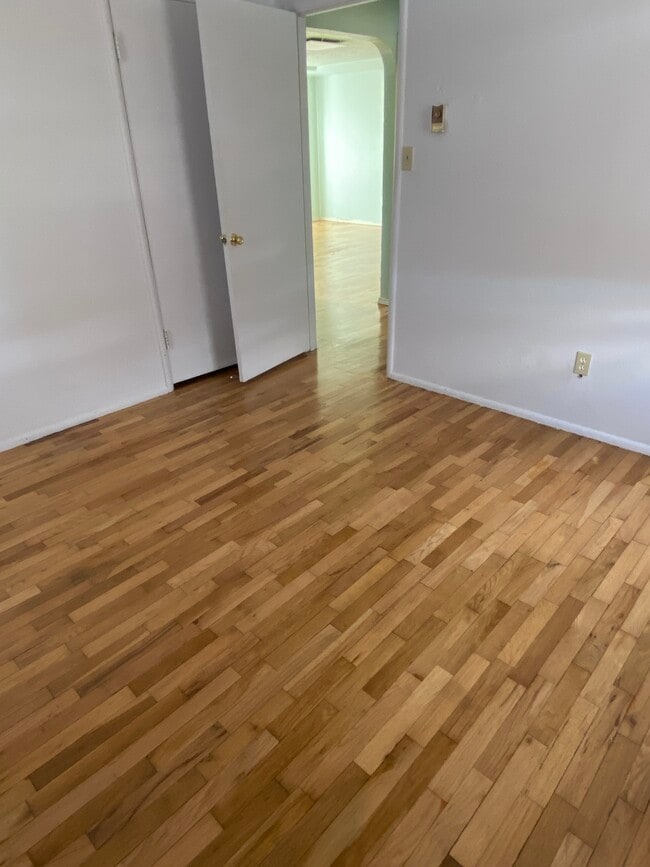 Photo - 4813 S Pine St