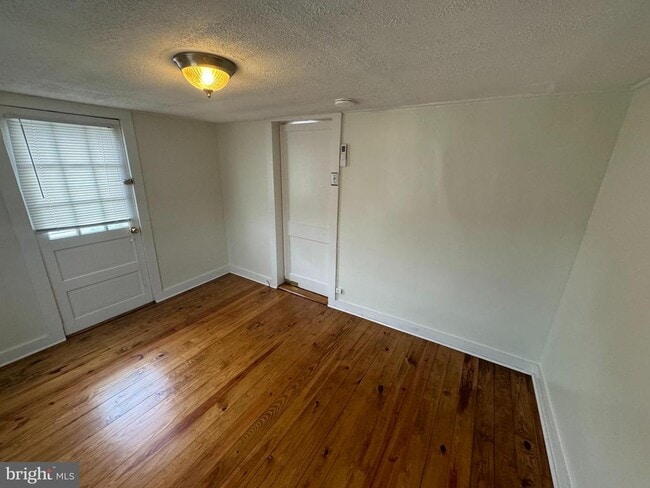 Photo - 430 W High St
