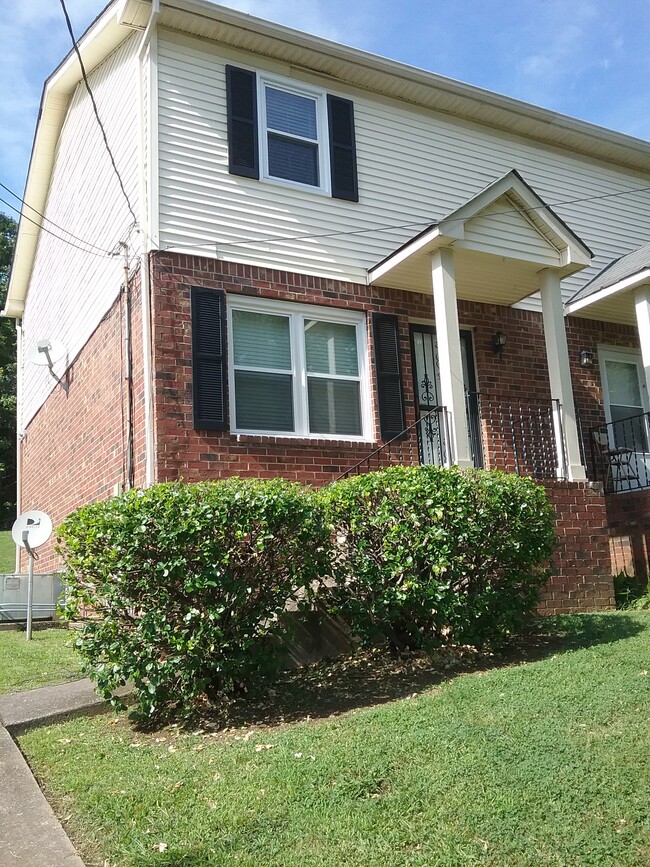 Building Photo - 3018 Conviser Dr Rental