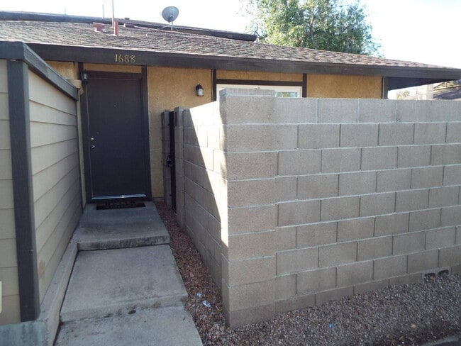 Building Photo - 1688 W Village Way