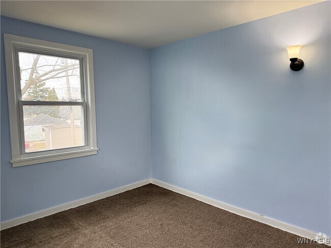 Building Photo - 76 Commodore Ave Rental