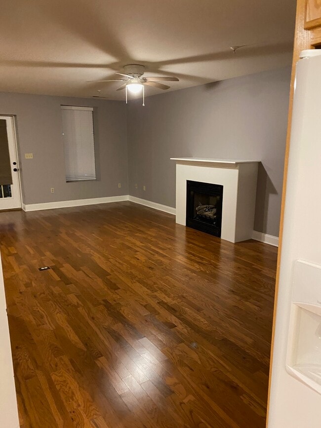 Living Room - 109 E 6th St Unit #2A