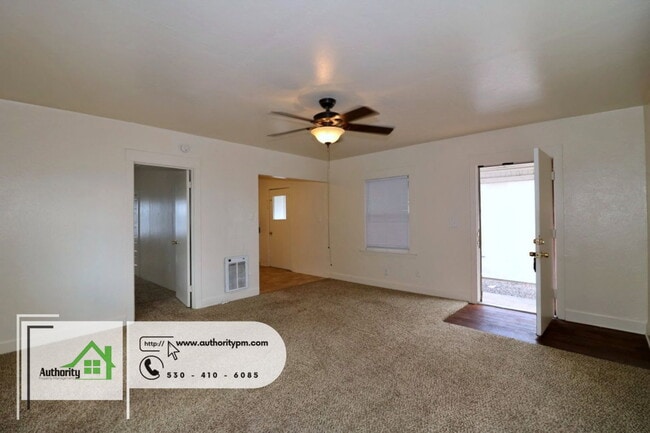 Photo - 2124 Pine St