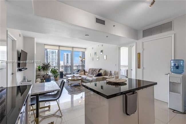 Photo - 92 SW 3rd St Unidad 92 SW 3rd St  3012