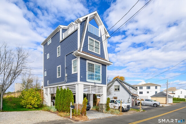 Building Photo - 1140 Fairfield Beach Rd