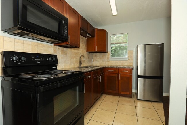 Photo - 713 S Valderas St