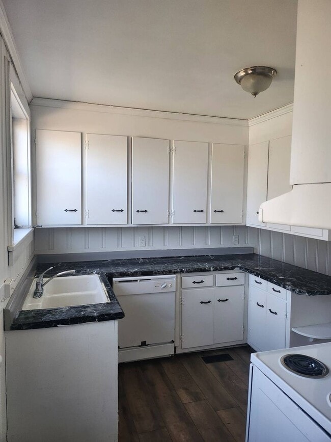 Photo - Comfortable 2-Bedroom Duplex Near Downtown Greenville