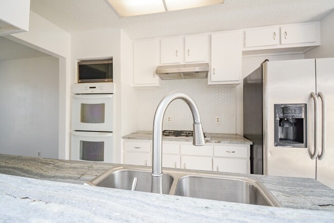 4906 E Orem Dr