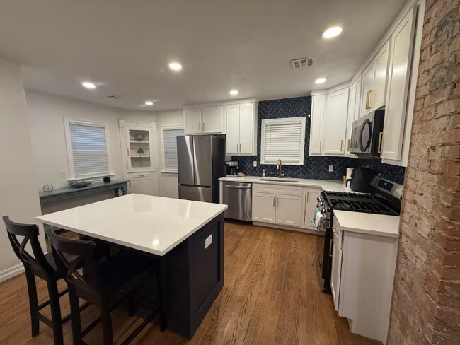 Photo - 1233 NE 14th St