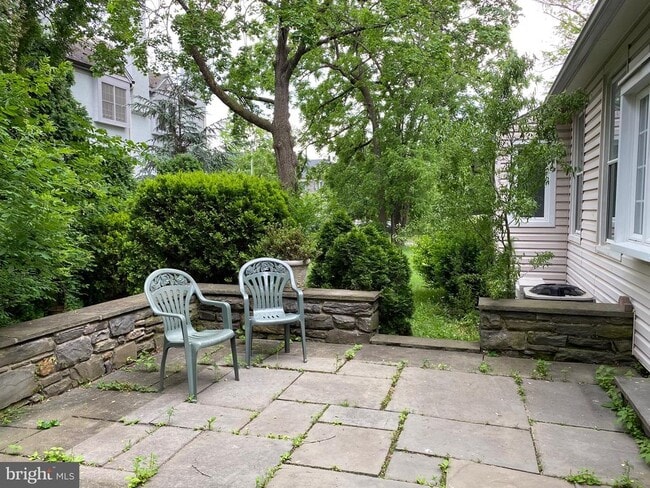 Photo - 453 W Lancaster Ave