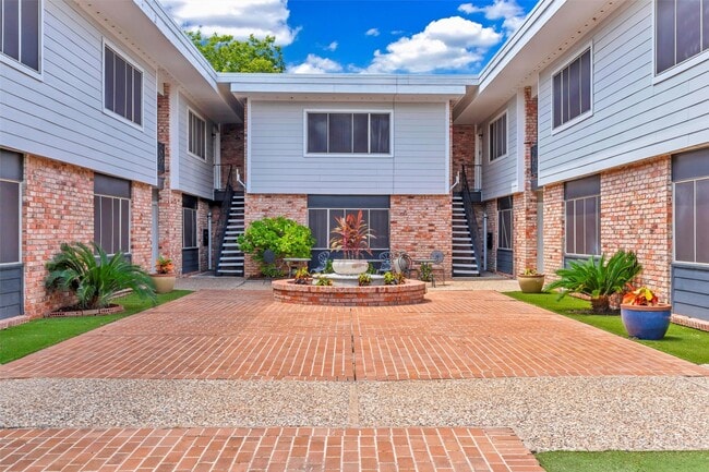 Photo - 2011 Marshall St Unit 02