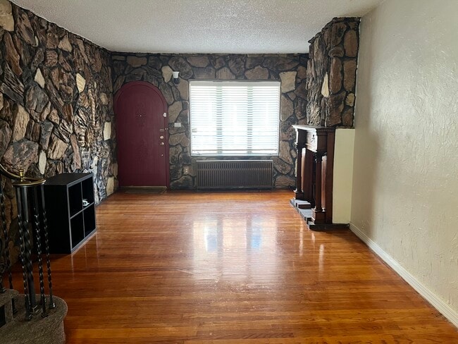 Photo - 2408 S Sartain St