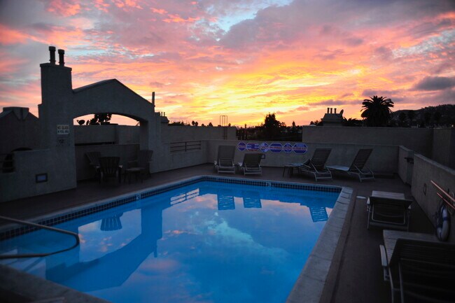 Photo - Manhattan Apts.