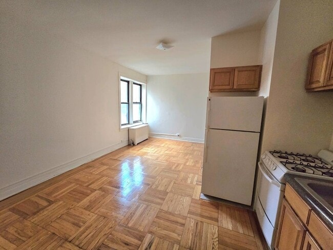 Building Photo - 59-16 Woodside Ave Rental