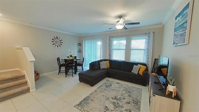 Photo - 31941 Blue Passing Loop