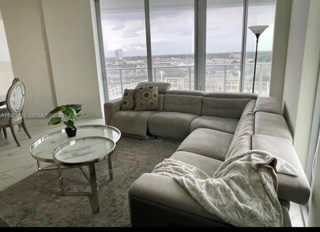 Photo - 2000 Metropica Wy Unit 1009