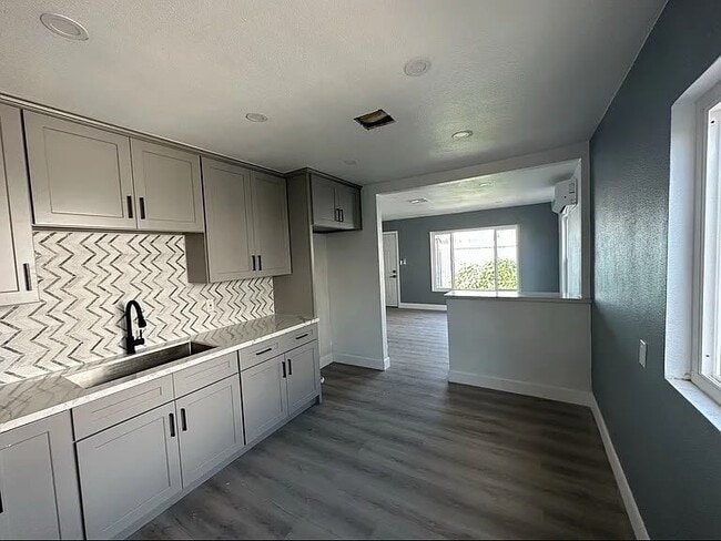 Photo - 2900 E Hullett St