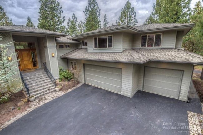 Gated Community in Awbrey Glen - Gated Community in Awbrey Glen House