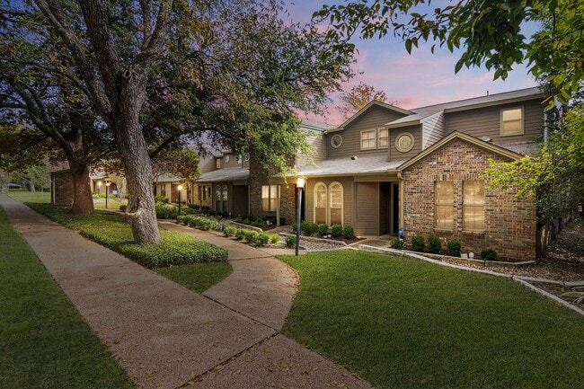 2/2 Condo Minutes from Shopping - 2/2 Condo Minutes from Shopping