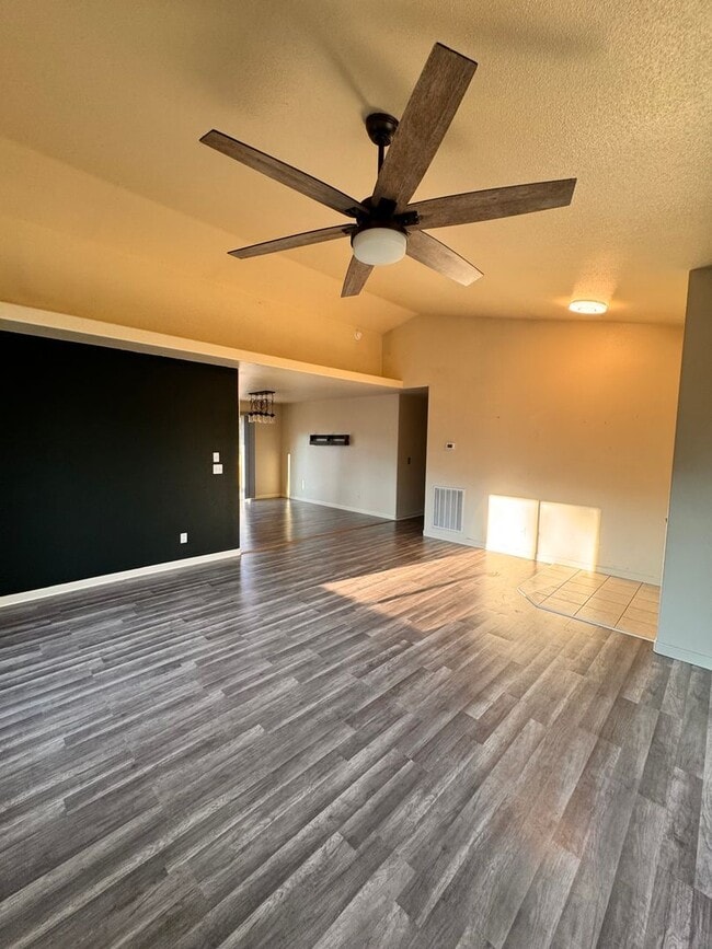 Photo - 106 Umpqua View Dr