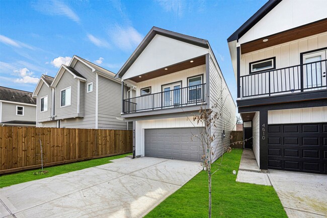 Photo - 4512 Noble St