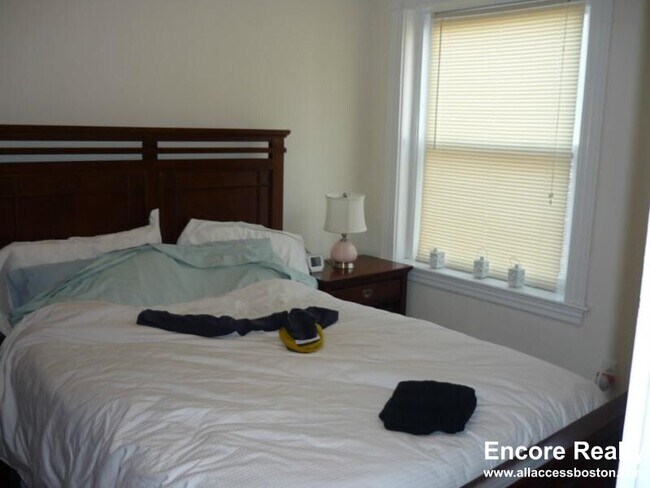 Building Photo - 1615 Commonwealth Ave Unit 36