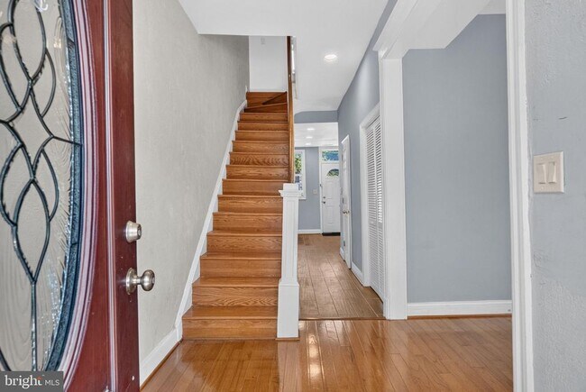 635 Kenyon St NW