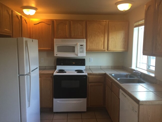Photo - Conveniently Located 2 Bed/1.5 Bath Townho... Unit 1716