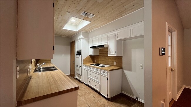 Photo - 1806 Cedar Dr