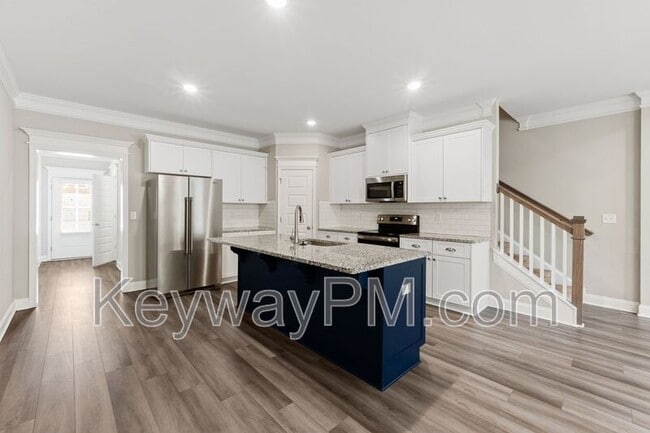 Photo - 1066 Linsmore Ave