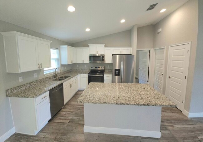 Building Photo - 38 Hemlock Terrace Pass