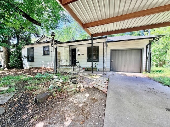 Photo - 919 Denton St