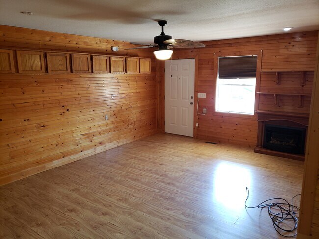 Photo - 633 Russell Ave