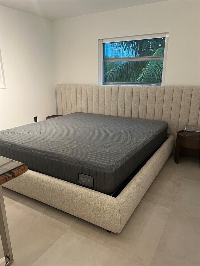 240 Collins Ave Unit 4A