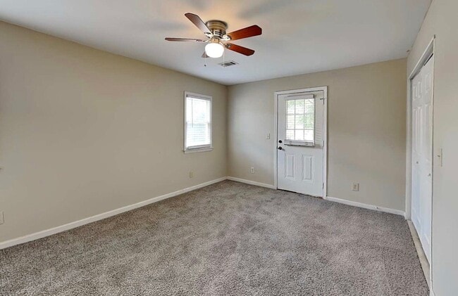 Photo - 1551 New St NE