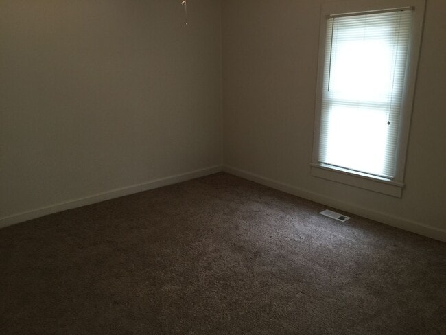 Building Photo - 805 Keller Ave