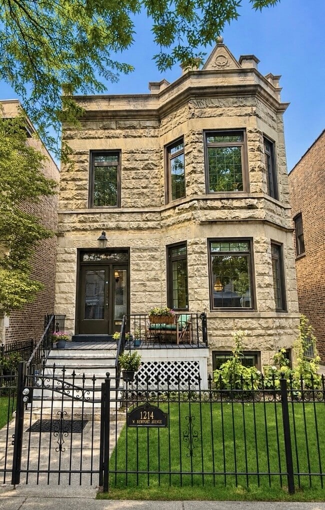 Building Photo - 1214 W Newport Ave Unit 1