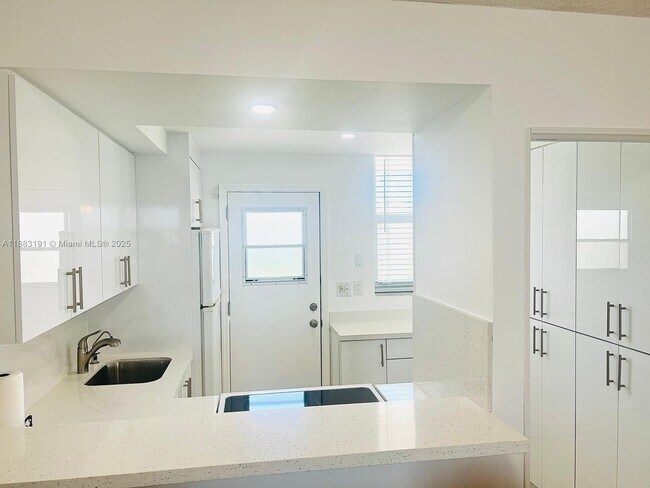 Photo - 3020 Marcos Dr Unidad S509