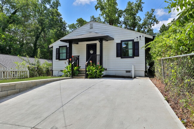 Photo - 1268 Ladd St SW