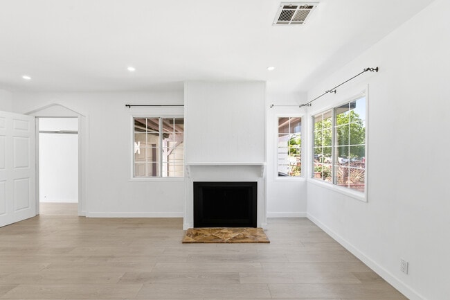 Photo - 17418 Califa St