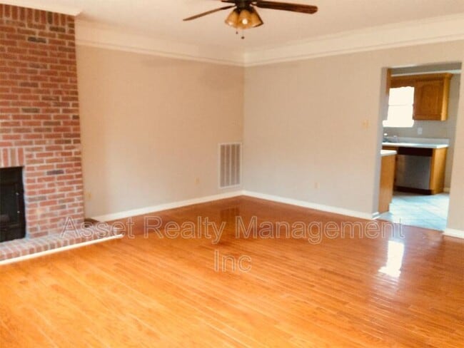 Photo - 203 Sweetgum Ln