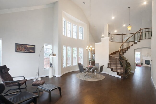 Photo - 4820 Mulholland Dr