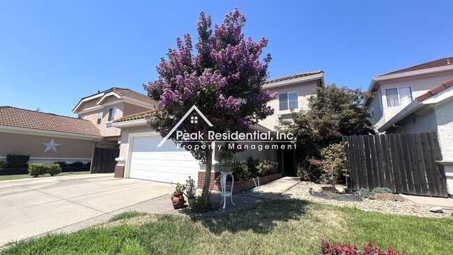 Building Photo - Very Nice 4bd/3ba Roseville House With 2 Car Garage And Pool!