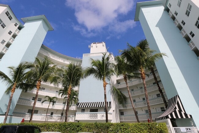 Exterior condo entry from catwalks overlooking pool area - 3250 NE 28th St Unit 205